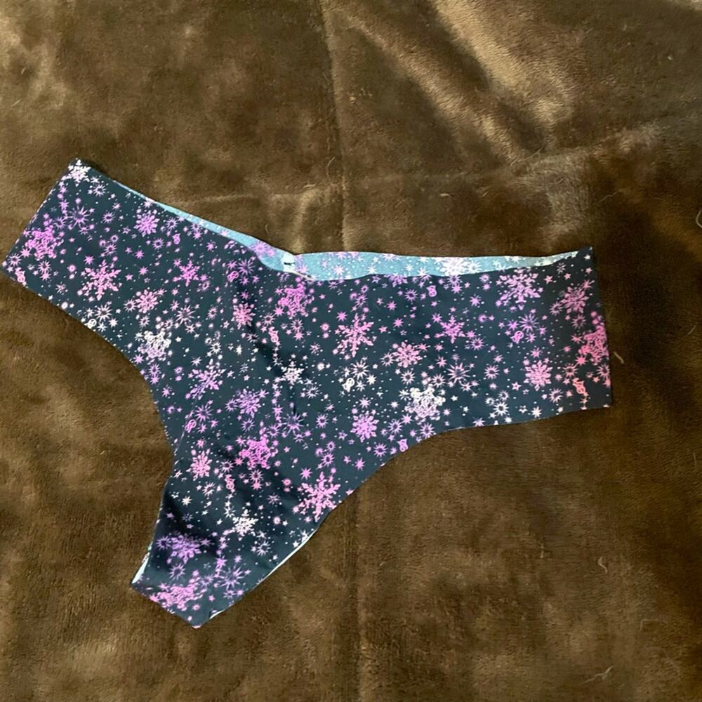 Victoria’s Secret Medium thong panties NWOT